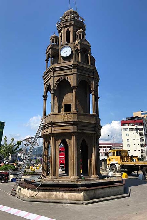 Geçtiğimiz yıllarda Giresun'da epey tartışmalara neden olmuş bu kule. AK Partili Şenlikoğlu, kulenin yıkım kararını vatandaşlardan gelen tepkiler üzerine aldıklarını dile getirmiş.