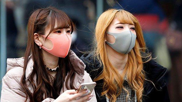 9. Eğer biri hasta olursa çevresindeki diğer insanlara saygısından dolayı maske takar.