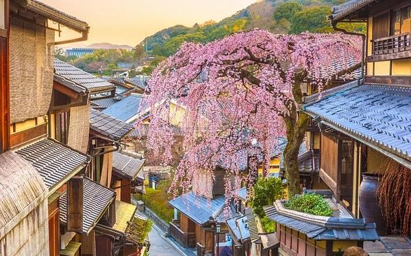 13. Dünyanın en iyi şehri seçilen Kyoto tabii ki Japonya'dadır.