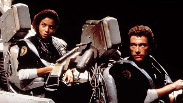 11. 'Timecop' 2004 yılında zamanda yolculuğun var olacağın iddia ediyordu.