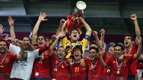 Şampiyonada en çok kadroda kendisine yer bulan isim ise 5 şampiyona gören İspanyol kaleci Iker Casillas idi, artık Ronaldo!