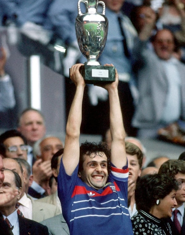 4. 1984 Avrupa Şampiyonası'nda Platini'nin Fransa'yı tabiri caizse tek başına şampiyon yapması