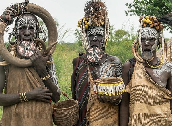 Mursi kabilesi, Güney Ulusların Debub Omo Bölgesinde, Güney Sudan sınırına yakın bir yerde yaşayan etnik gruptur.