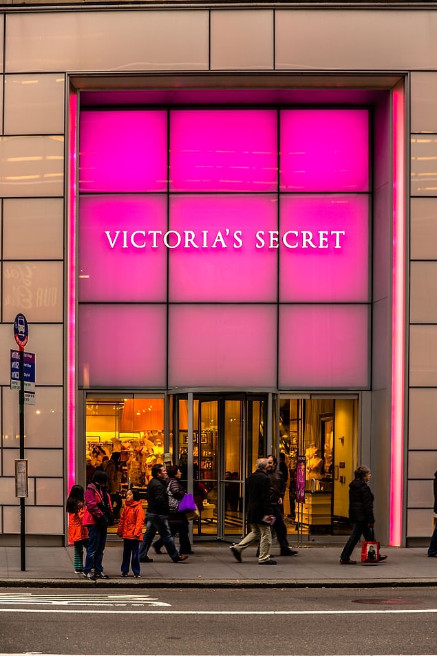 32. Victoria Secret mağazası çalışanı olmak