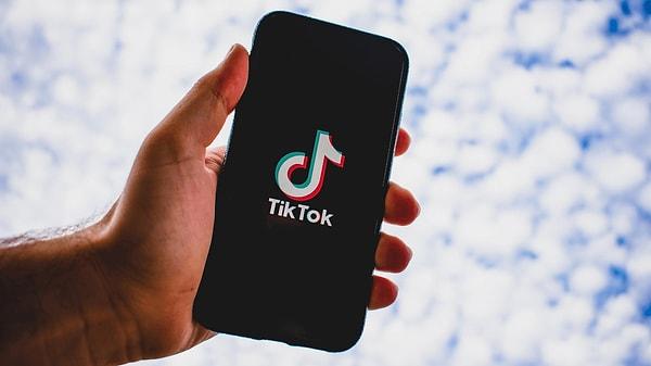 TikTok'un kullanıcılarla aynı tarafta yer almamasının sebebi gelir artışı olarak tahmin ediliyor.