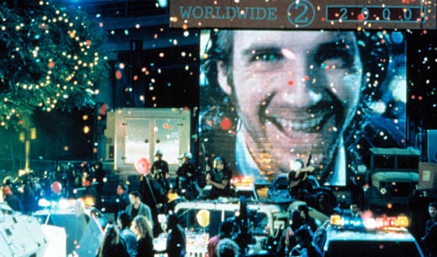 15. 'Strange Days'e göre 1999 yılında insanlar anılarını minidisklere kaydedebilecekti.