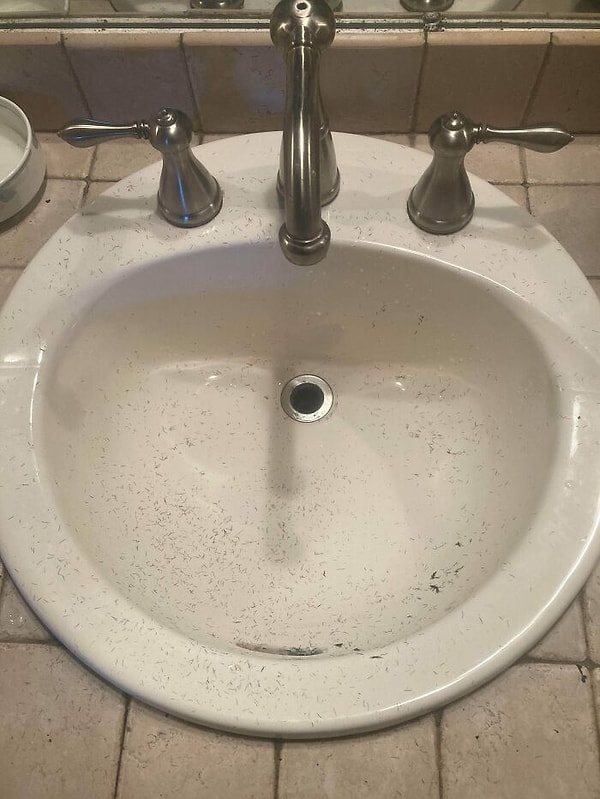 18. Так выглядит наша раковина после того, как мой парень побреется
