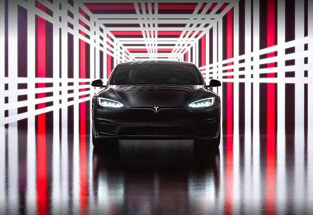 Uzun süredir çıkmasını heyecanla beklediğimiz Tesla Model S Plaid sonunda bugün şirketin tanıtım toplantısında görücüye çıktı!