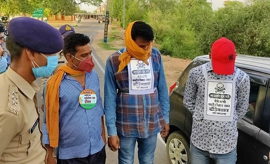 💀 Hindistan'da Tepki Çeken Uygulama: Aşı Olmayanları Kurukafa Etiketiyle İşaretliyorlar