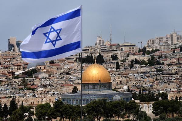 İsrail'i de %5.3'ü müttefik, %11.1'i gerekli ortak, %6'sı rakip ve %56.1'i de düşman olarak görüyor.