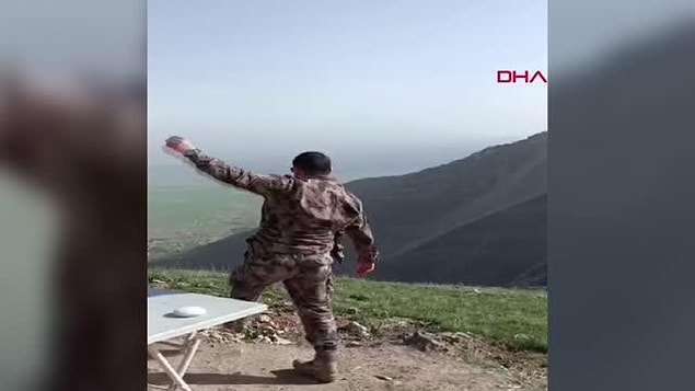 Doğubayazıt’ta 13 Mayıs'ta İran tarafından teröristlerce açılan ateşle şehit olan Özel Harekat Polisi Veli Kabalay'ın zeybek oynarken çekilen videosu, izleyenlerin yüreklerini dağladı.