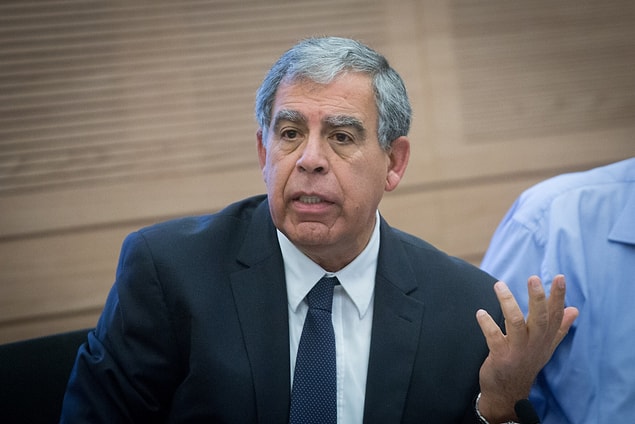 Meclis Başbakanlığı için, Netanyahu'nun öncülük ettiği blokta yer alan partilerden Şas Partisi milletvekili Yaakov Margi ve Netanyahu karşıtı blokta yer alan Gelecek Var Partisi milletvekili Levy yarıştı.