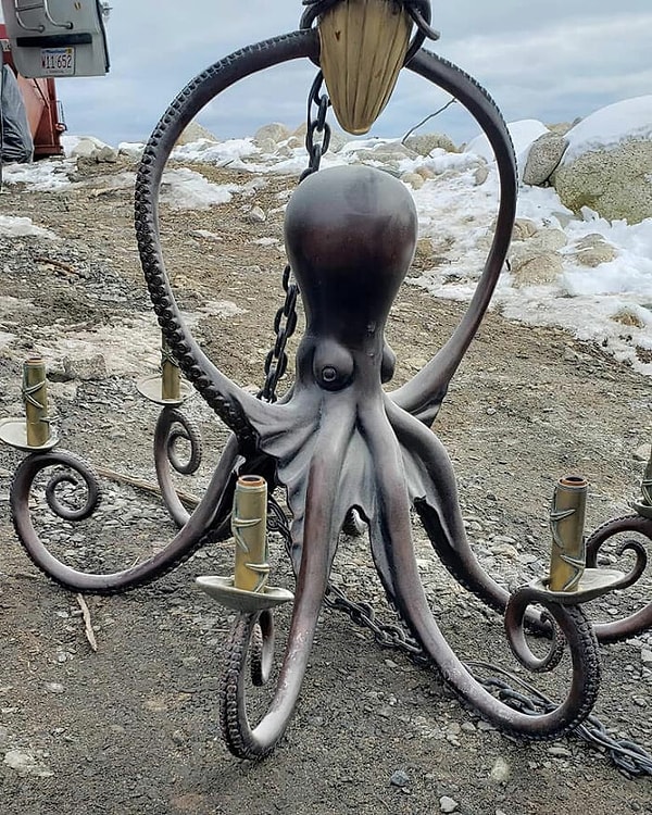 1. Люстра-осьминог