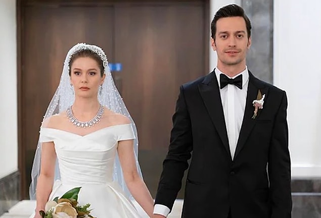 4. 'Camdaki Kız' dizisinin sezon finalinde Burcu Biricik'in giydiği gelinlik rekor fiyata satıldı!