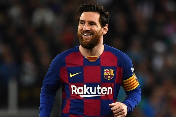 10 yaşındayken teşhis konulan Messi'nin tedavi ücretlerini ise birkaç sene sonra katıldığı futbol kulübü Barcelona ödemiş.