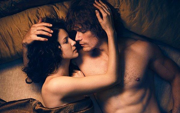 4. Outlander yıldızları Sam Heughan ve Caitriona Balfe, dizide o kadar çok seks sahnesi çekti ki, sette yeni sahneleri nasıl farklı hale getirebileceklerini konuşmaya başladılar.