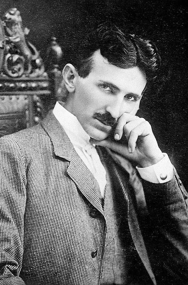 7. Nikola Tesla, 1926 yılında akıllı telefonun icat edileceğini tahmin etmiş.