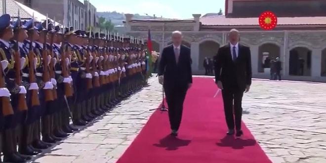 NATO'daki 'Geç Dönme' Olayından Sonra Şimdi de Cumhurbaşkanı Erdoğan'ın Bakü'deki Yürüyüşü Gündem Oldu