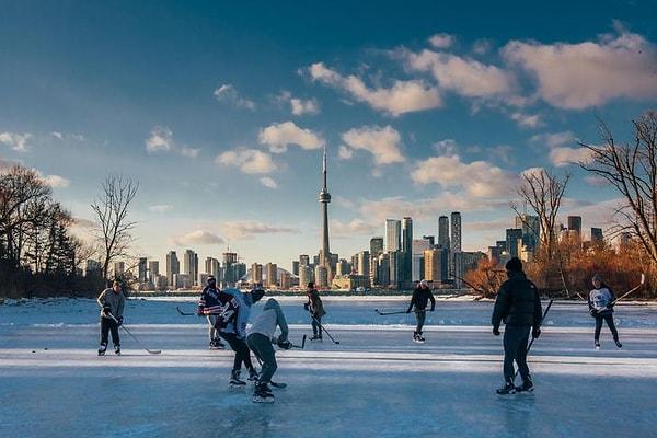 14. "Toronto adalarında buz hokeyi keyfi."