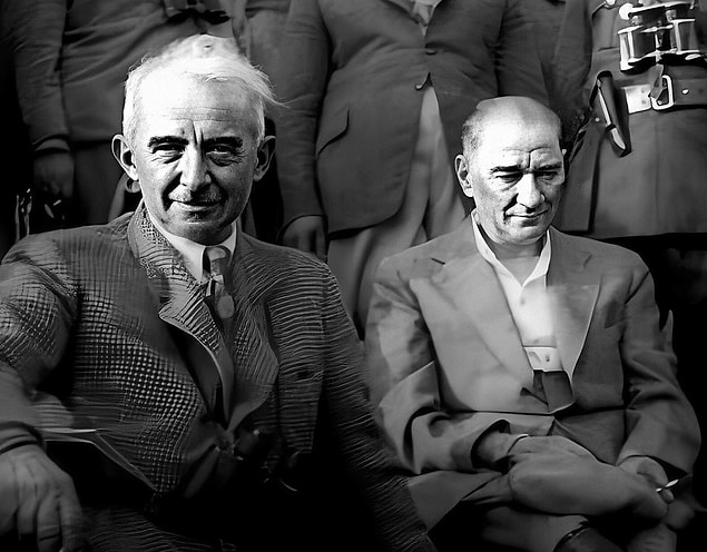 Tarih 1937; konu, hükumetin Atatürk'e ait çiftliğin (AOÇ) hazineye bağışlanması talebi ve bu konuda Atatürk'ün isteksiz davranması. Buna karşın Atatürk'ün de...