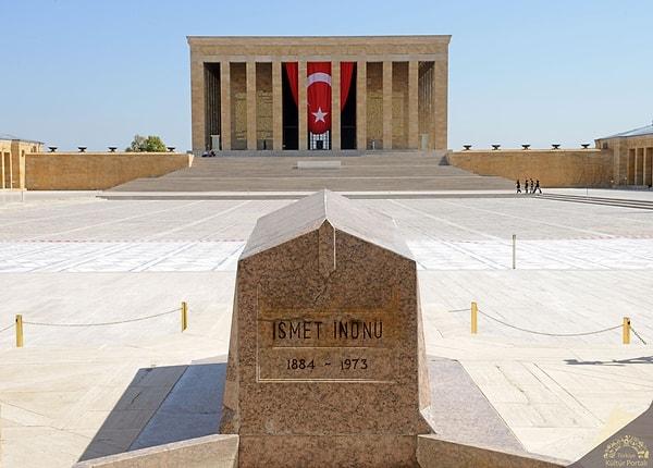 İnönü, başbakanlığı sonrası şöyle yazar günlüğüne: "Son seneleri Atatürk’ün çok zor olmuştu. Gece alkol tesiriyle alınan kararları ertesi gün iptal etmek bir eski adetimizdi."