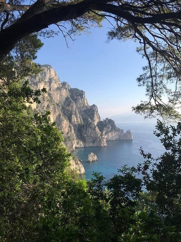 7. "Capri adasında bir doğa yürüyüşü."