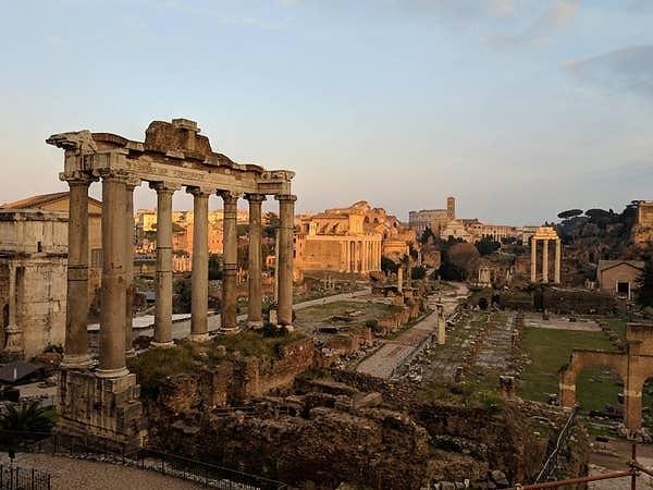 37. "Roma'da otelime dönerken tesadüfen bu inanılmaz manzaraya rastladım."
