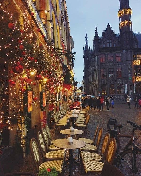 38. "Belçika'nın masalsı kenti Brugge'de Noel zamanı."