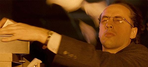 34. Independence Day (1996) filminde uzaylının saldırısı sırasında öldürülen ofis çalışanı, filmin özel efekt şefi Volker Engel tarafından canlandırılıyor.