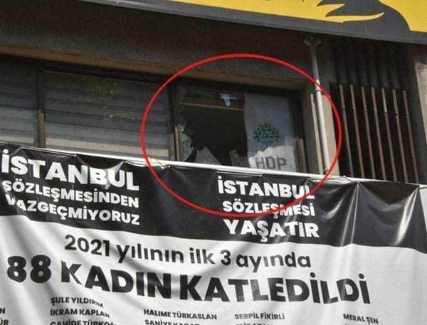 Sabah saatlerinde HDP, İzmir il binasına silahlı bir kişi tarafından saldırı düzenlendiğini ve binanın ateşe verildiğini duyurmuştu.