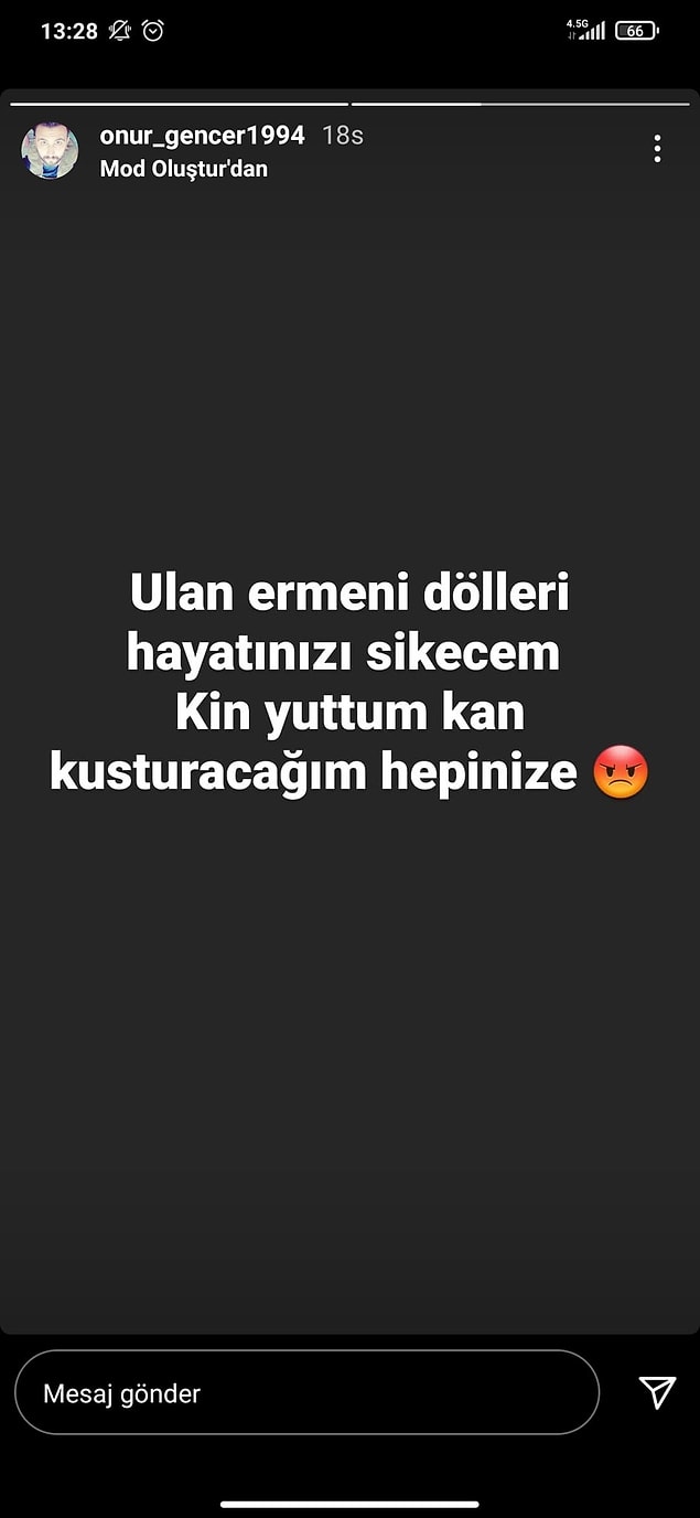 Gencer'in silahlı fotoğrafların yanında ırkçı paylaşımları da bulunuyor. Bu paylaşımları da dün yapmış.