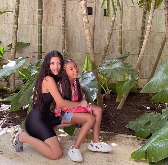 1. Kim Kardashian hamile olduğunu açıkladığında çocuğunun ismini 'North' koyması dalga konusu olsa da Kim ve Kanye bu ismin mükemmel olduğunu düşünmüşler.