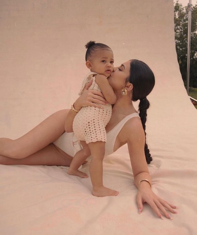 11. Kylie Jenner ve Travis Scott, kızları Stormi'nin adının kendiliğinden geldiğini söylüyor.