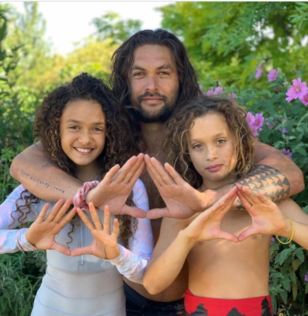 19. 'Game of Thrones' yıldızı Jason Momoa oğluna görenlerde tekrar okuma ihtiyacı yaratan etnik bir isim vermiş: Nakoa-Wolf Manakauapo Namakaeha.