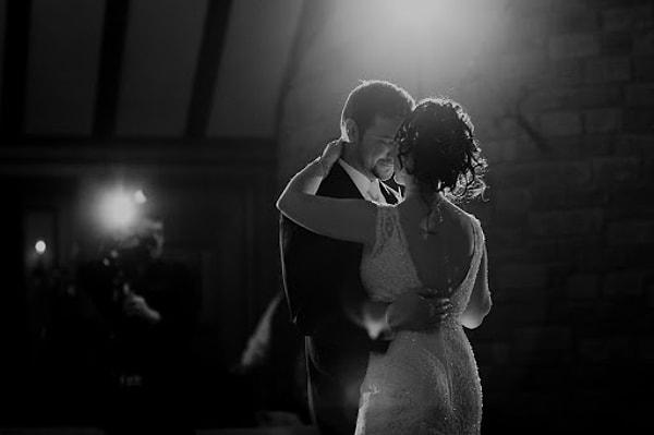 Ancak düğünlerimizin olmazsa olmazı ilk dans müziği de düğün sahipleri için ayrı bir stres sebebi. Bunu bilenler bilir!
