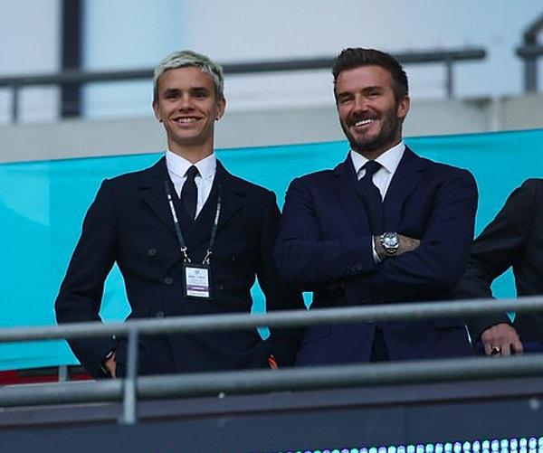 5. David Beckham ve oğlu Romeo İngiltere - İskoçya maçını takım elbiseyle izledi!