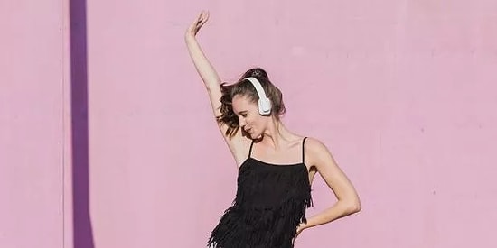 Seni Bu Yaz Pistlerden İndirmeyecek Şarkıyı Söylüyoruz!