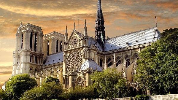 XIX. yüzyılın başlarında Paris’te, şehir planlamacıları harabeye dönmüş Notre Dame Katedralini yıktırma plan yapıyorlardı.