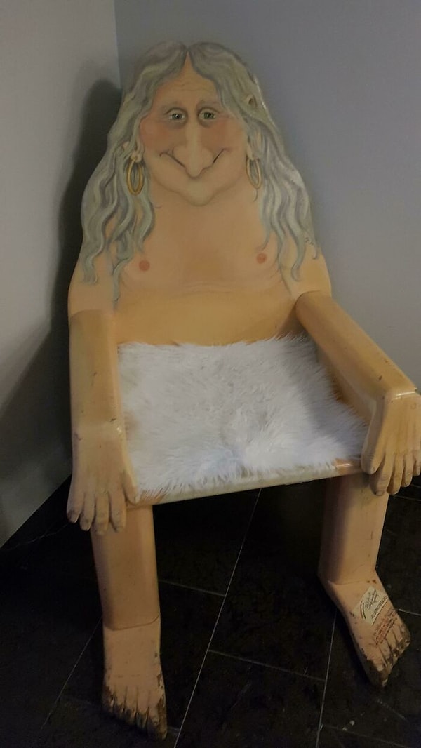 11. Вот такой вот стульчик в гостиннице