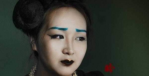 15. Geçmişte Çinli kadınlar tarafından kaşları boyamak oldukça popüler bir trend olmuştu.