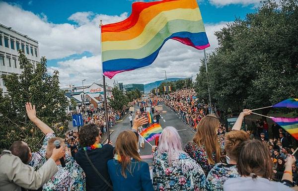 7. Reykjavik'de yapılan Pride Yürüyüşü daha önce hiç protesto edilmedi.