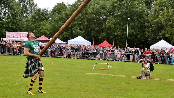 6. Birleşik Krallık (The Caber Toss)