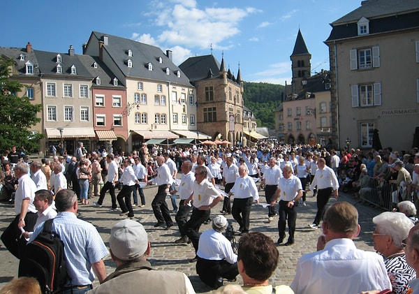 13. Lüksemburg (Iechternacher Sprangprëssessioun)