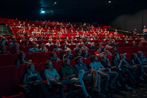 13. "Yeni çıkan bir filme birlikte gideceğiz diye söz vermiştik, kendisi önceden gitmiş."