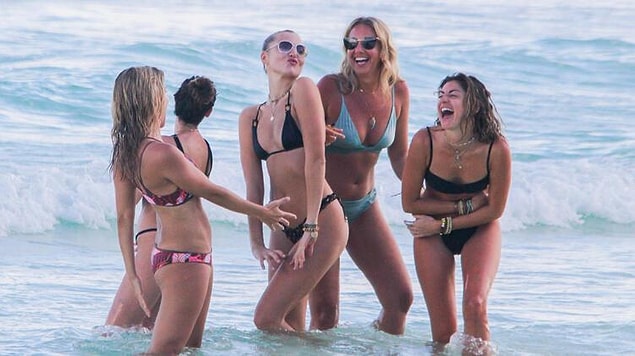 Peki tatil illa sevgiliyle yapılan bir şey mi? Mesela kız kıza tatile gidip kafa dağıtılamaz mı?