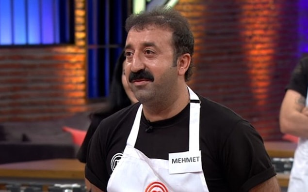 Her konuda "O iş bende" dese de pek de onda olmayan ama şimdilerde özellikle TikTok'ta insanlara şırdan yedirmesiyle sık sık gördüğümüz Mehmet'i unutmadınız varsayıyoruz.