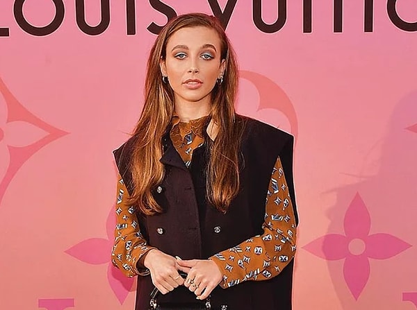 1. Emma Chamberlain'in milyon dolarlık evi kıskançlıktan çatlamamıza sebep oldu!