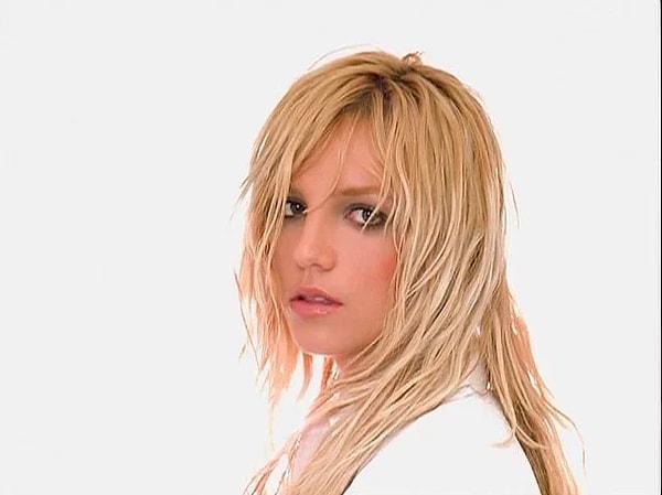 Britney bu durumu anlatmaya çalışsa da söylemlerinin topluma verilip verilmemesine de babası karar verdiği için pek yankı uyandırmıyor bu durum.