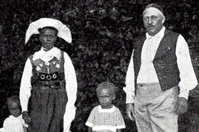 Tarlası bakımsızlıktan iş görmez hale gelen Pettersson iflasın eşiğine gelmişken bir de karısı ile beraber sıtmaya yakalandı.