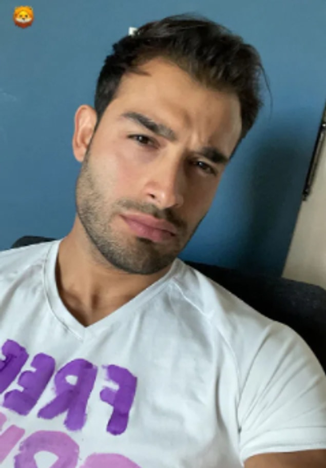 Sam'in geçtiğimiz Çarşamba günü Instagram hikayesinde #FreeBritney tişörtü giyerek paylaştığı fotoğrafı Britney fanlarından da övgü aldı.